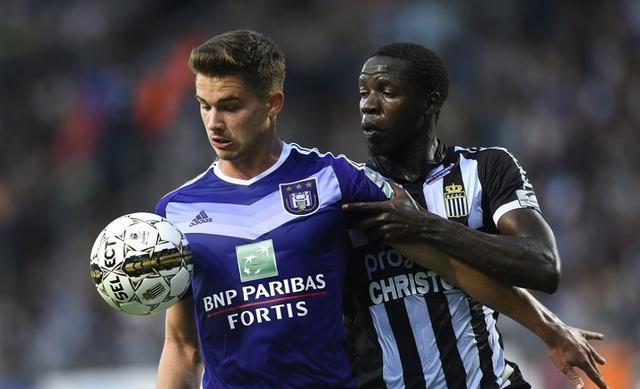 一届董事会 一届董事会